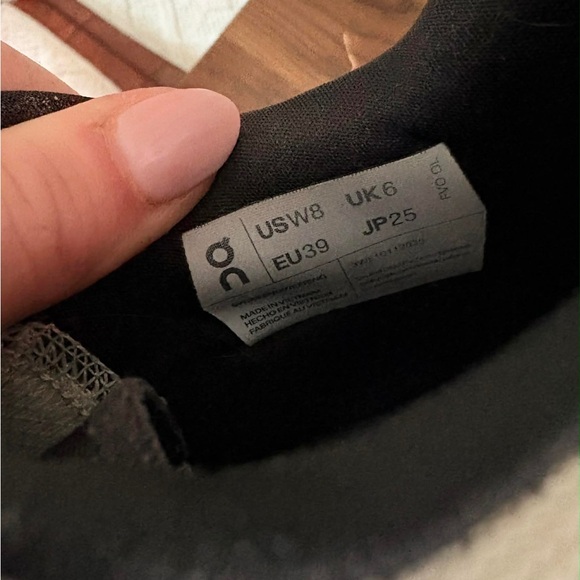 On Women’s Cloudmonster Running shoes - Picture 3 of 3